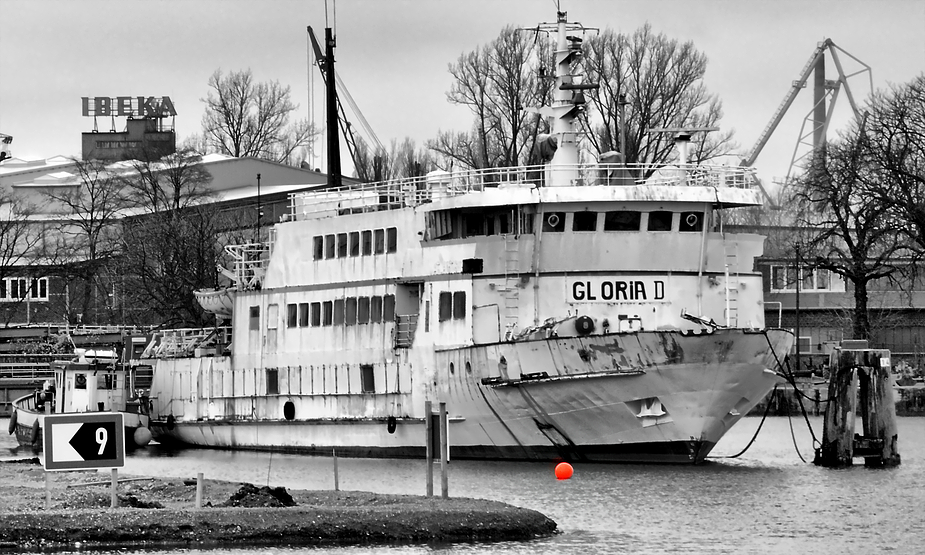 Gloria D - vom Schrottschiff zum Zerstörer