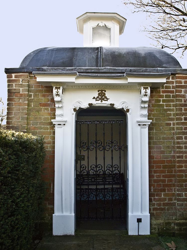 Gloriette dans le « Bridge end Garden »  --  Saffron Walden