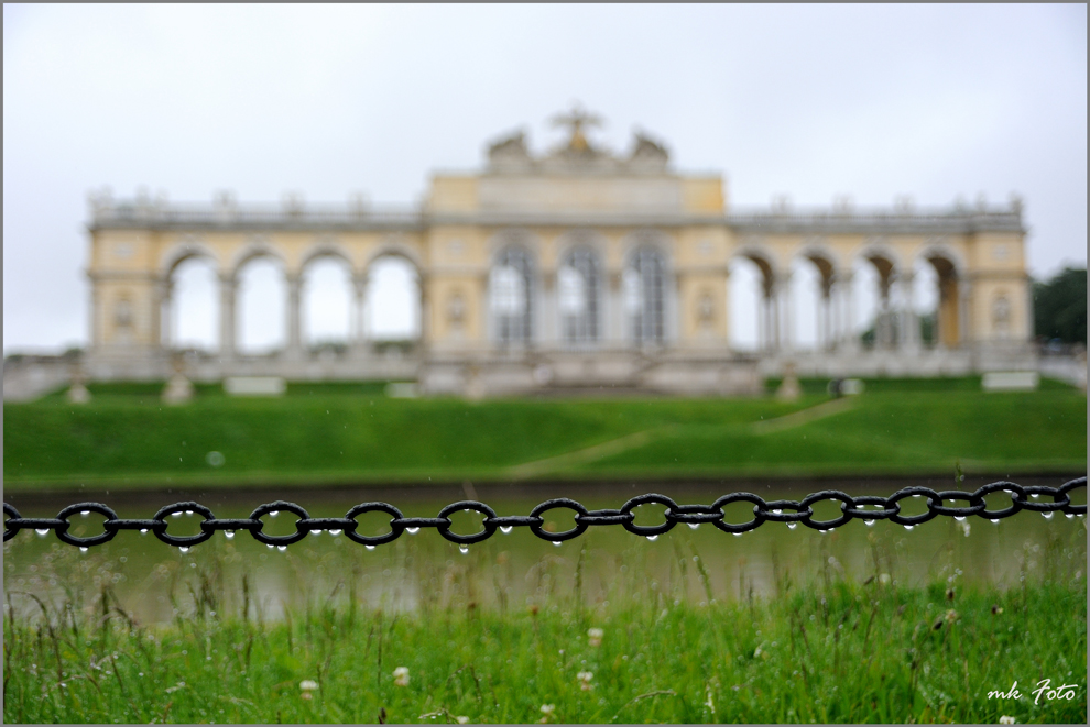 Gloriette im Regen