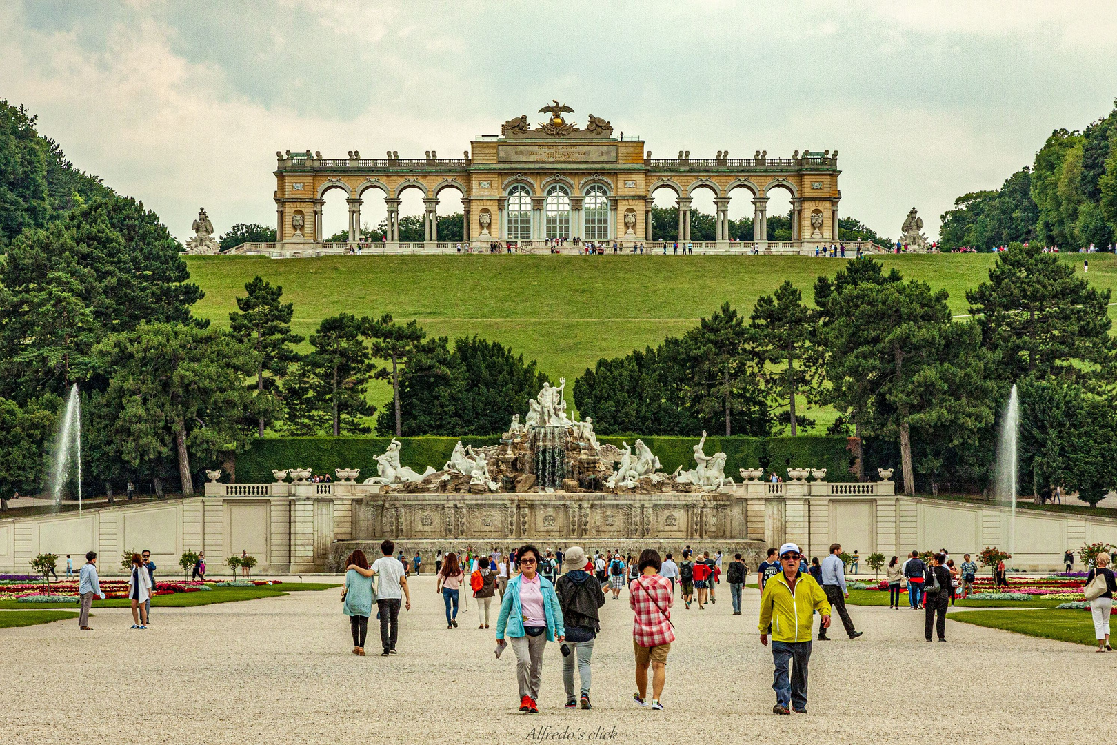 Gloriette in Wien im Schlossgarten von Schönbrunn