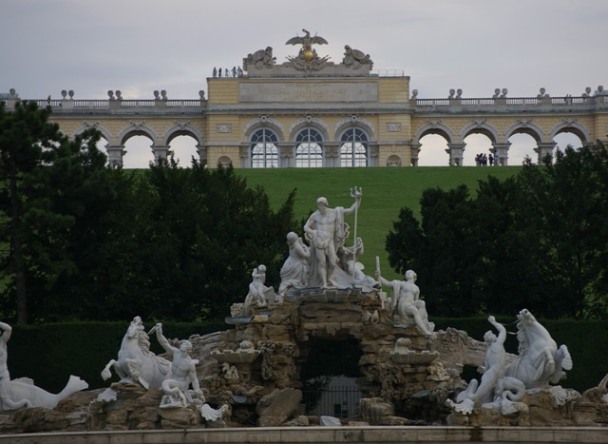 Gloriette und Neptunbrunnen