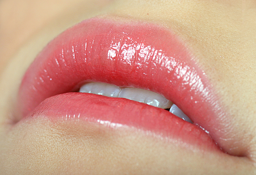 glossy lips