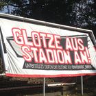 Glotze aus -Stadion an!