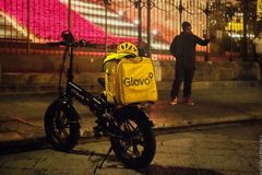 GLOVO!