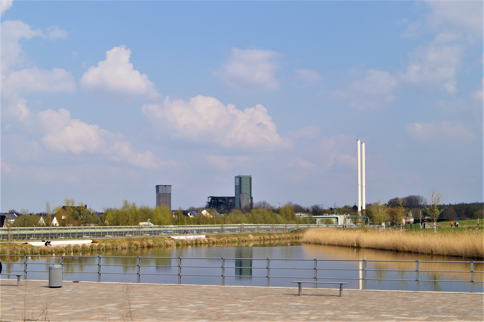 Glückauf Park in Gelsenkirchen Hassel mit Blick auf Zeche Westerholt