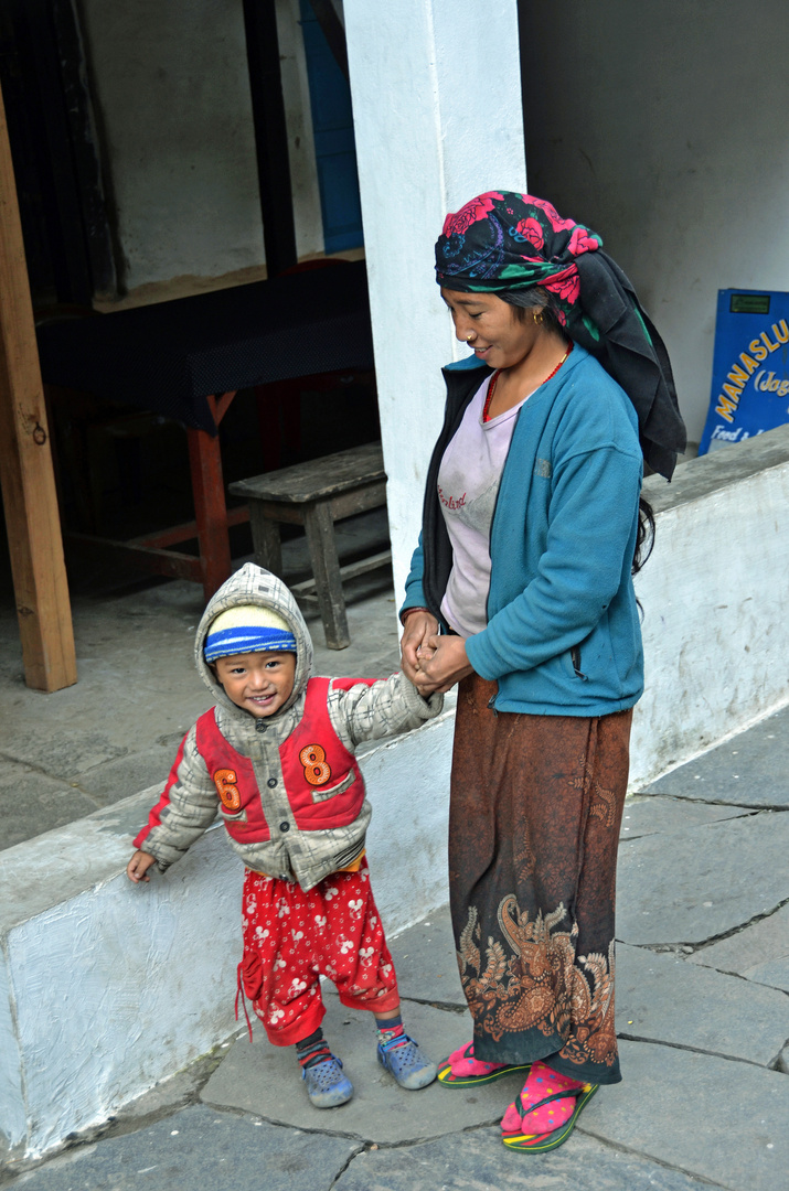 Glücklich in der Manaslu-Region