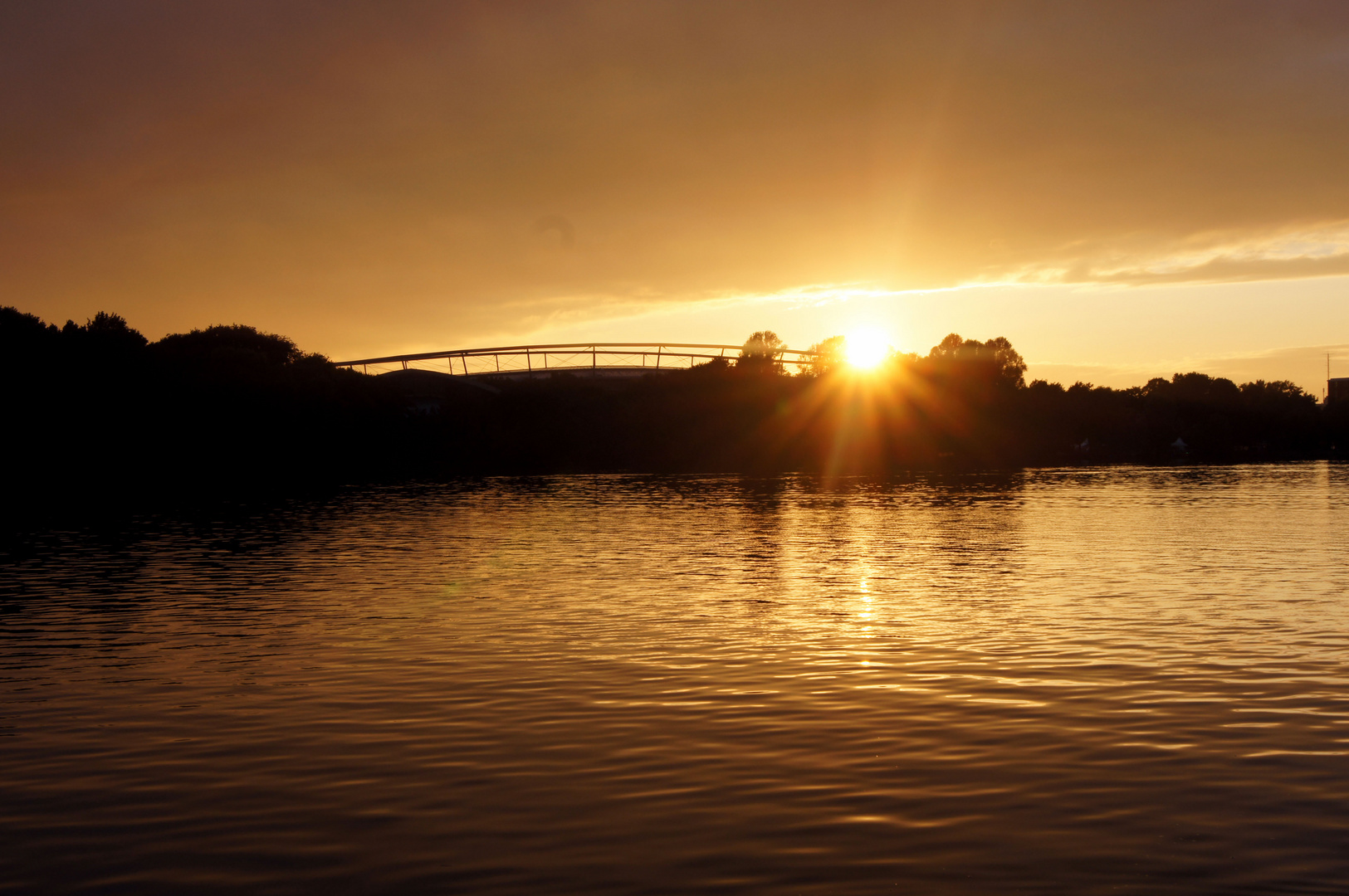 Glücklich ist, wer sich bei Sonnenuntergang auf die Sterne freut