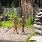 glückliche Dorfkinder in Sibirien