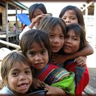 glückliche Kinder- Flores/ Indonesien