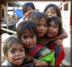 glückliche Kinder- Flores/ Indonesien