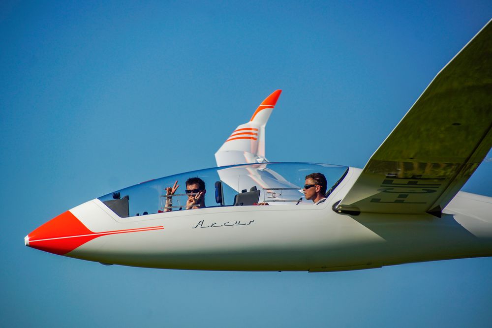 Glückliche Piloten beim Zielüberflug