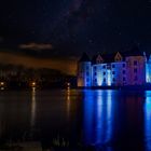 Glücksburg Schloss blau beleuchtet
