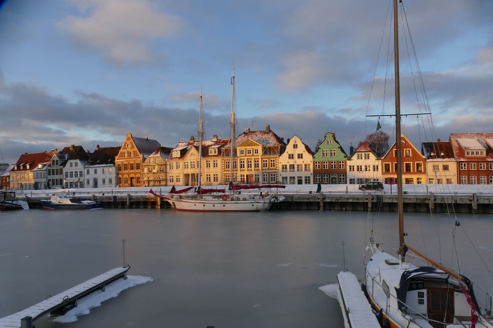 Glückstädter Hafen im Winter