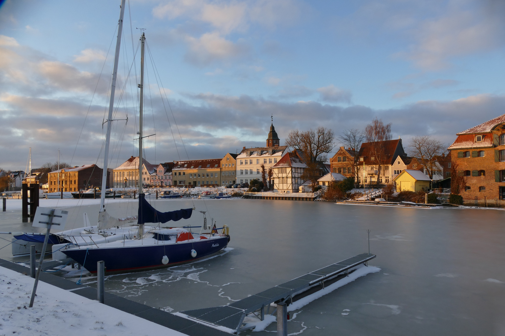 Glückstädter Hafen im Winter