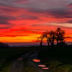 Glügend roter Sonnenuntergang