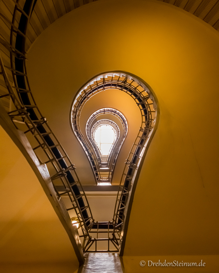 Glühbirnen-Treppenhaus