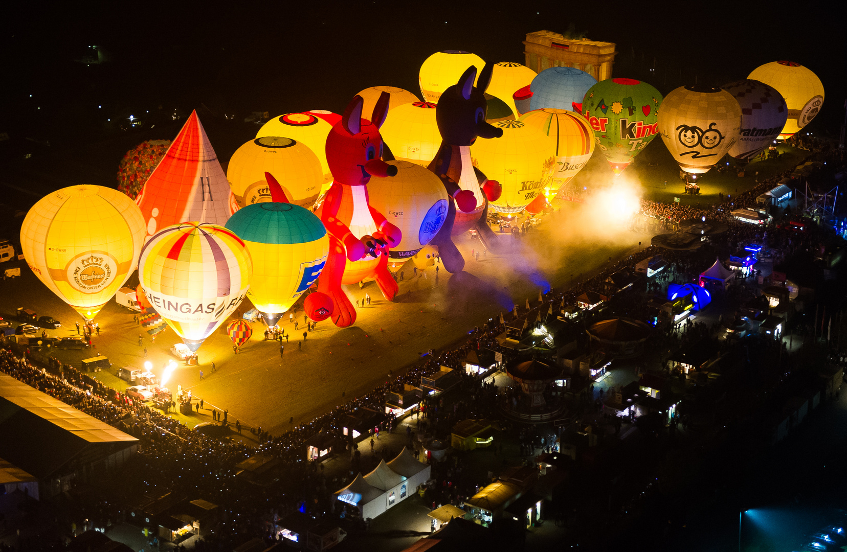 Glühende Ballone aus dem Luftschiff-Perspektive