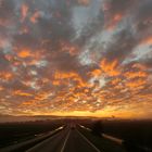 Glühende Wolken bei Sonnenaufgang nahe Heidelberg