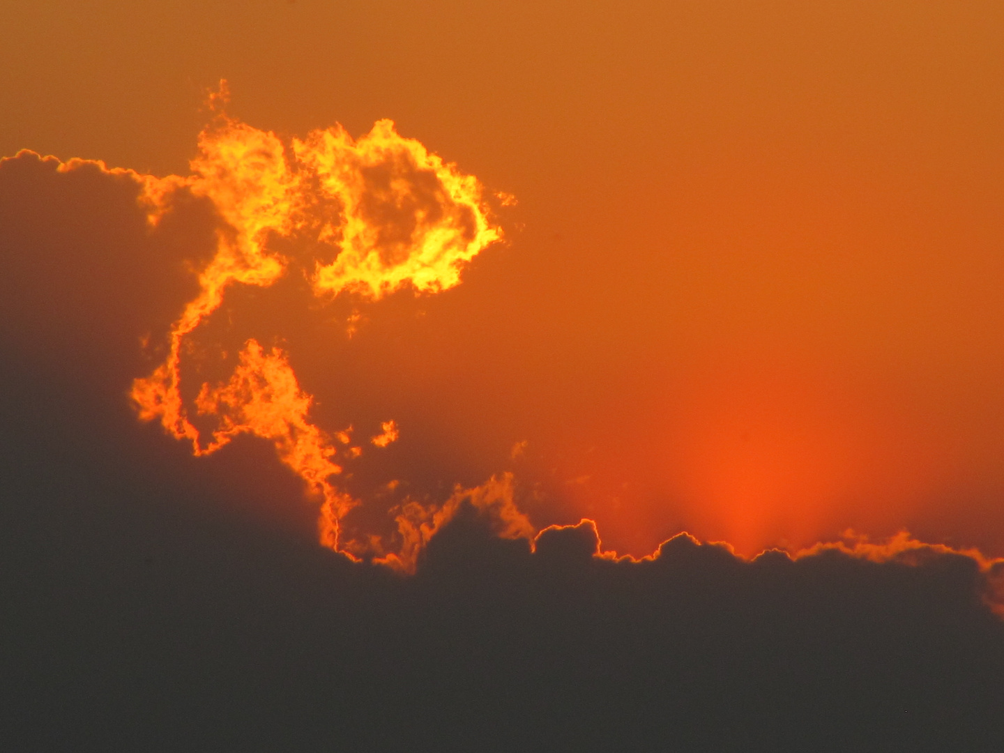 Glühende Wolken