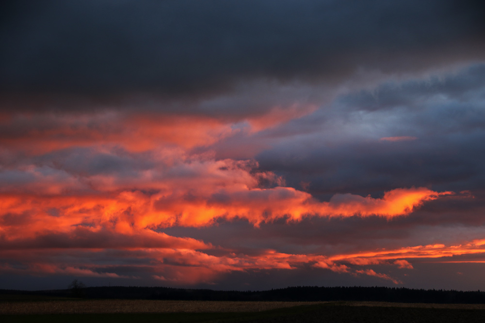 glühende Wolken