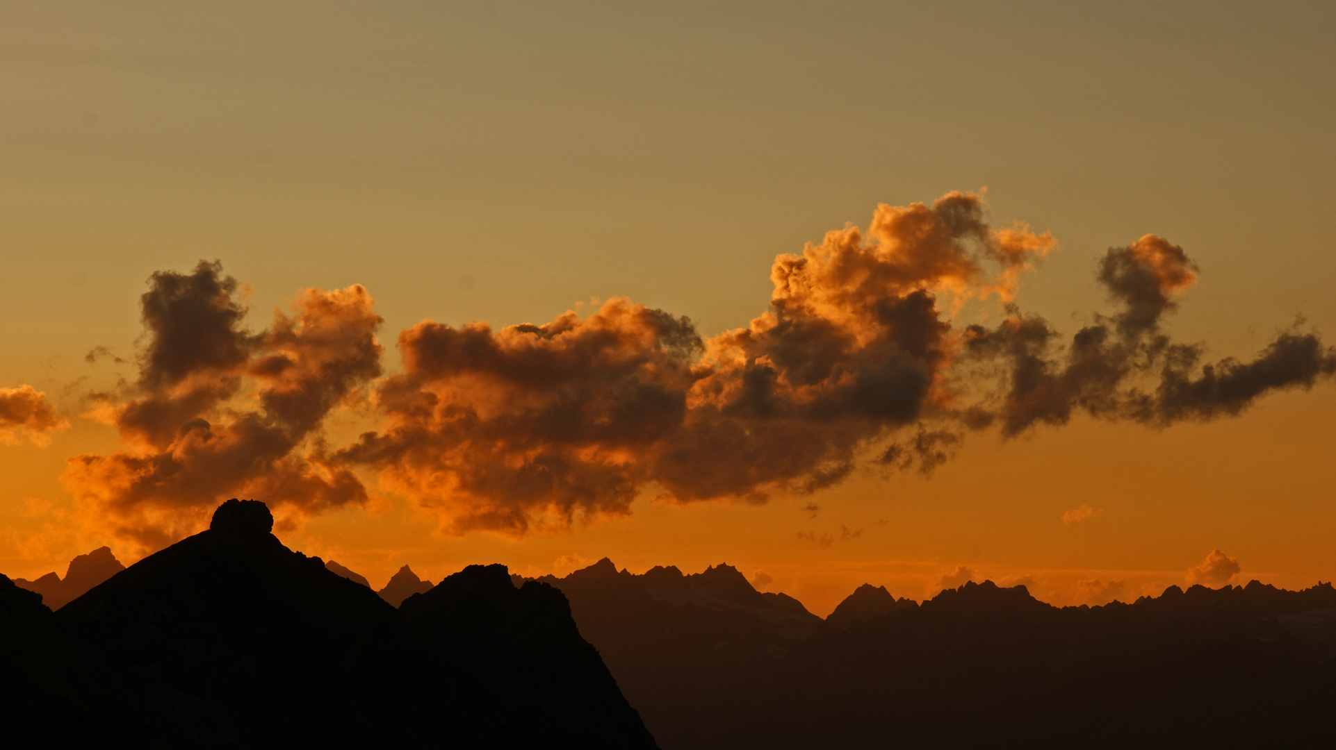 Glühende Wolken - wenn es Abend wird in den Bergen