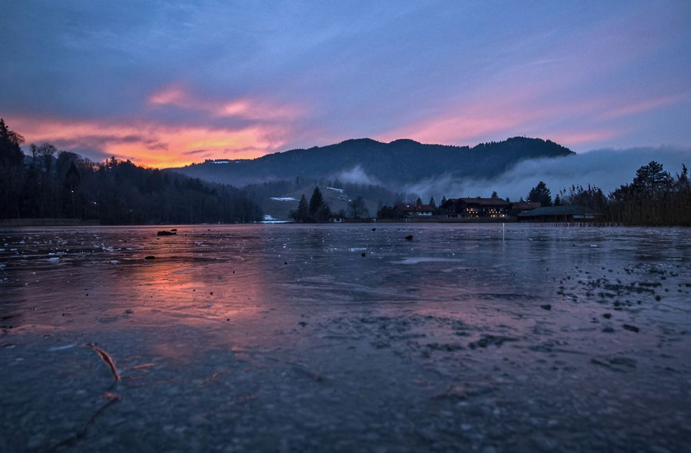 Gluehendes Abendrot am Schliersee