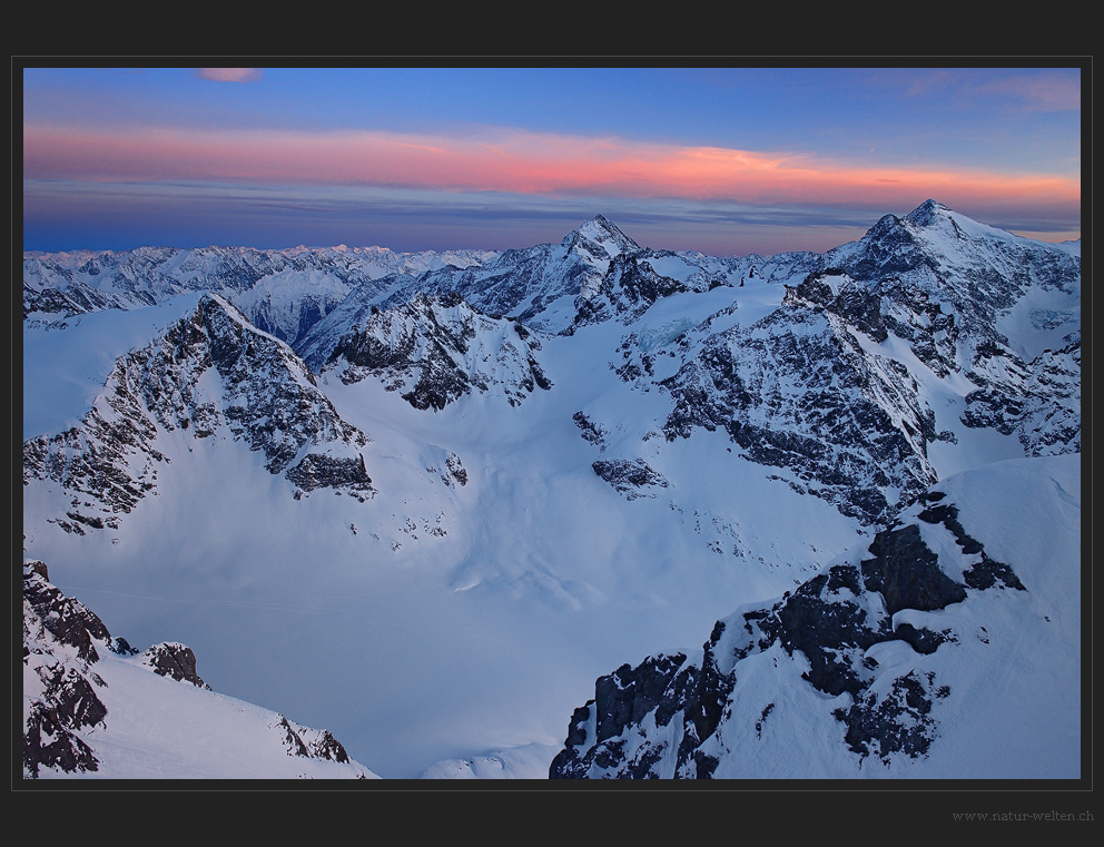 Glühendes Wolkenband