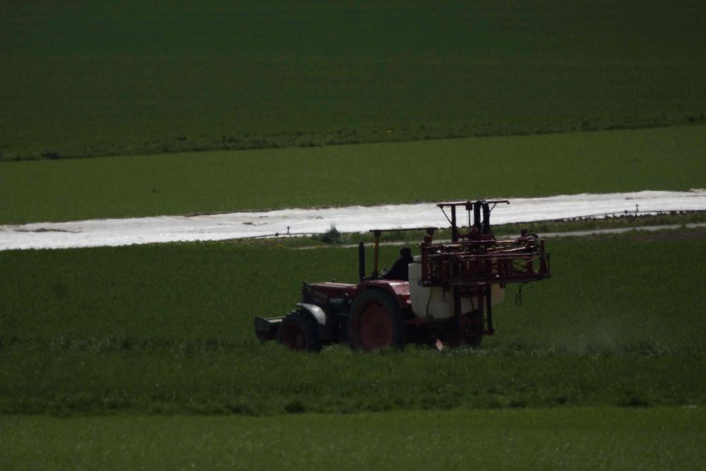 Glyphosat auch unter der Handelsbezeichnung roundup bekannt wird mit diesen Tanks versprüht.