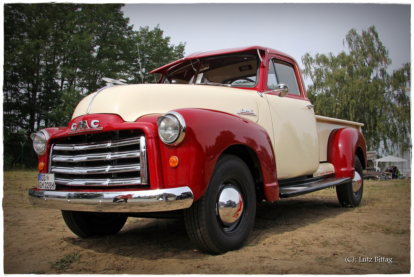 GMC Pickup mit Spiegelungen