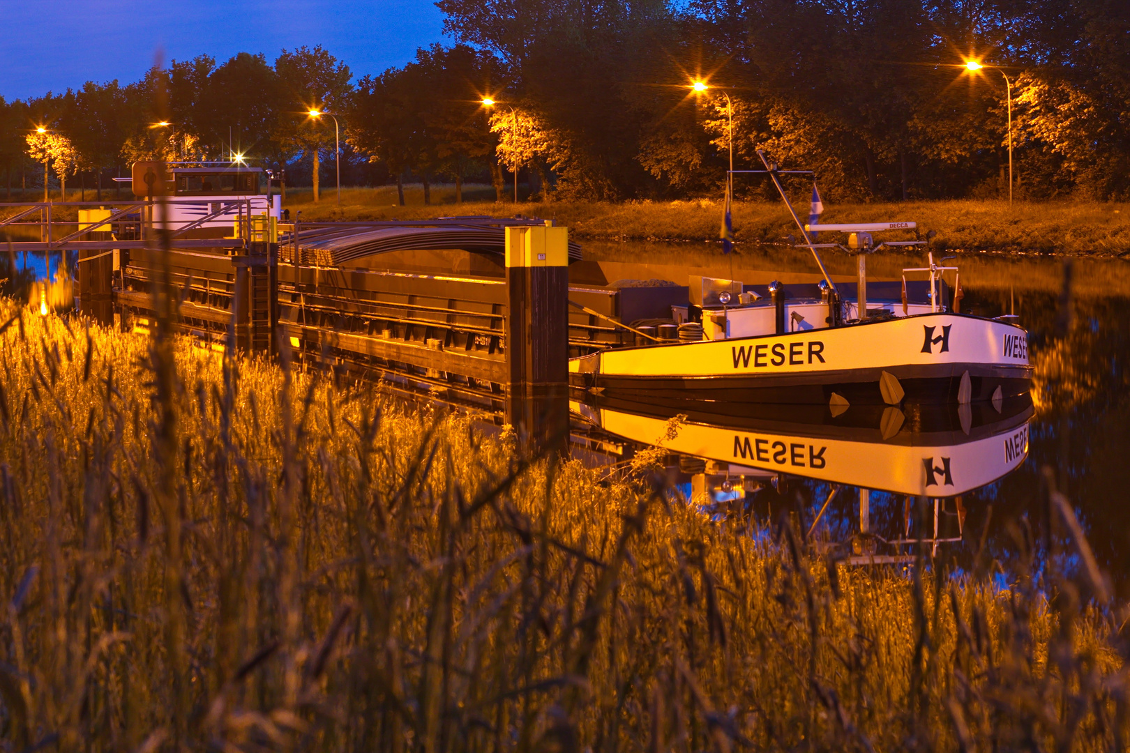 GMS Weser im Abendlicht auf der Mittelweser