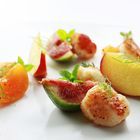 Gnocchi di seppia con insalata di frutta fresca