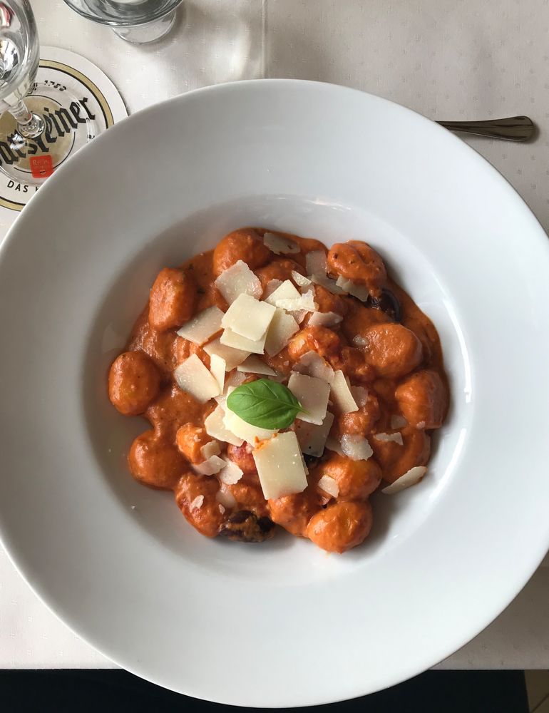 Gnocchi in Tomaten-Sahnesoße Foto &amp; Bild | stillleben, details, speisen ...