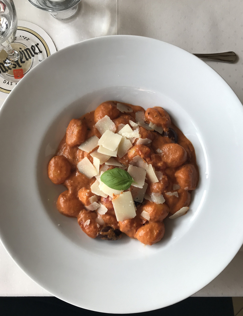 Gnocchi in Tomaten-Sahnesoße