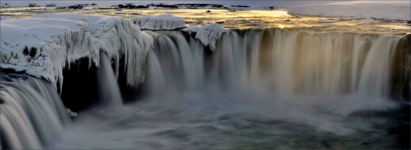 - Godafoss -