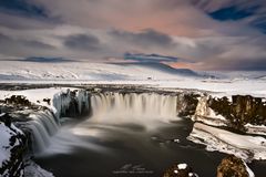 Godafoss bei Mondlicht (Island)