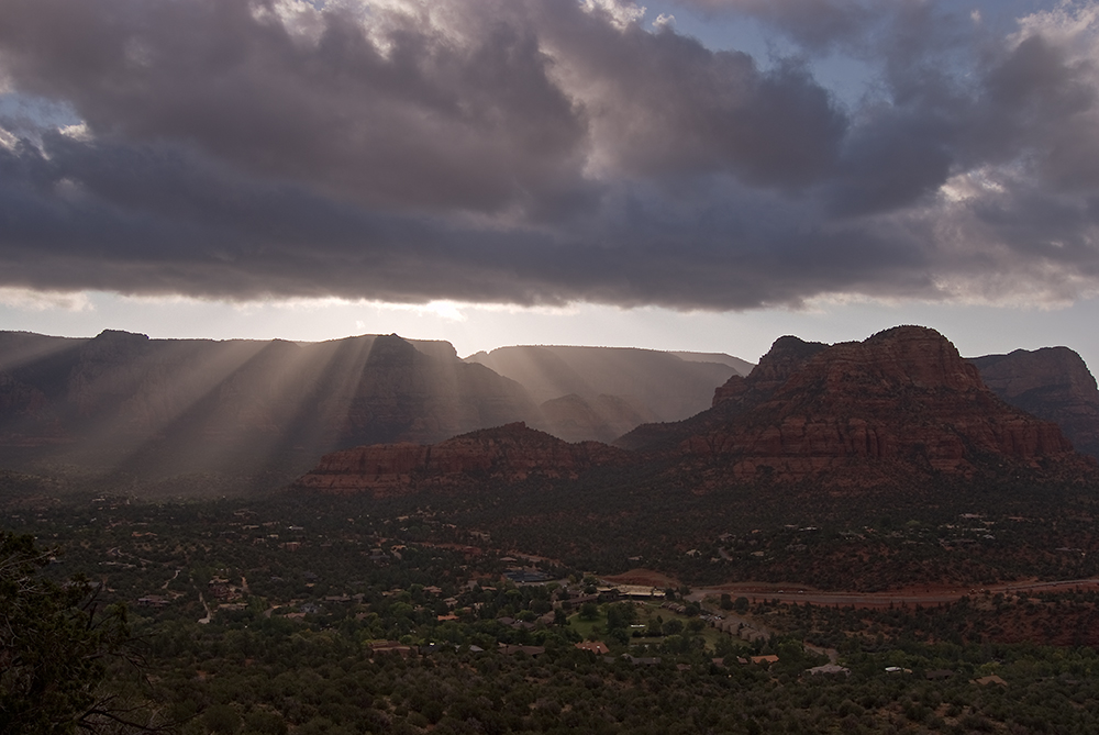 +++ Godbeams over Sedona +++