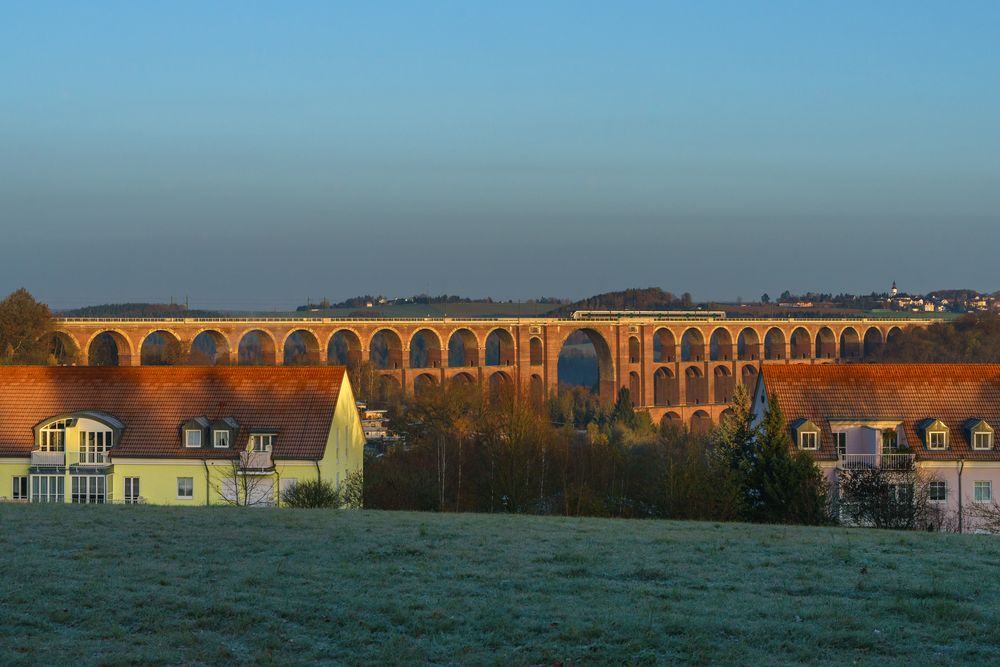 Göltzschtalbrücke im ersten Tageslicht