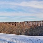 Göltzschtalbrücke im Schnee mit Zug