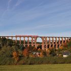 Göltzschtalbrücke mit rotem Zug