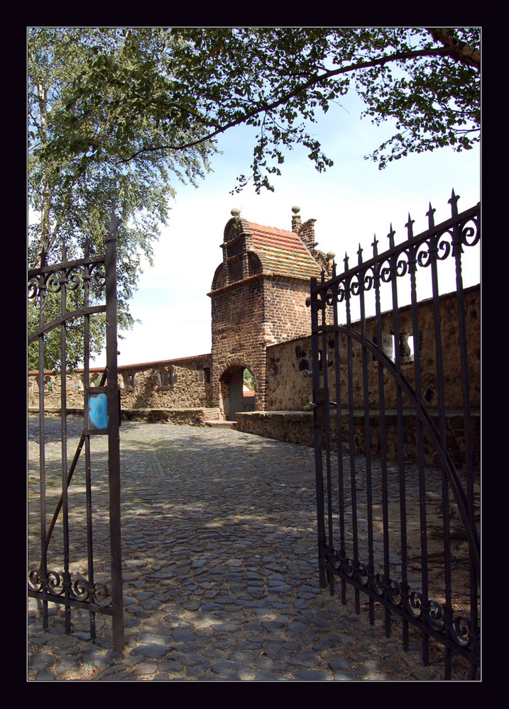 Görlitz - alte Stadtmauer an der Kirche St. Peter und Paul