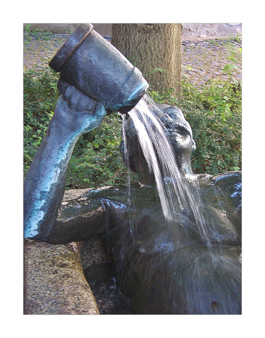 Görlitz -  Brunnen am Klosterplatz