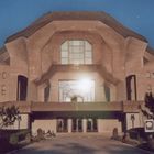 Goetheanum mit lärmender Dorfjugend