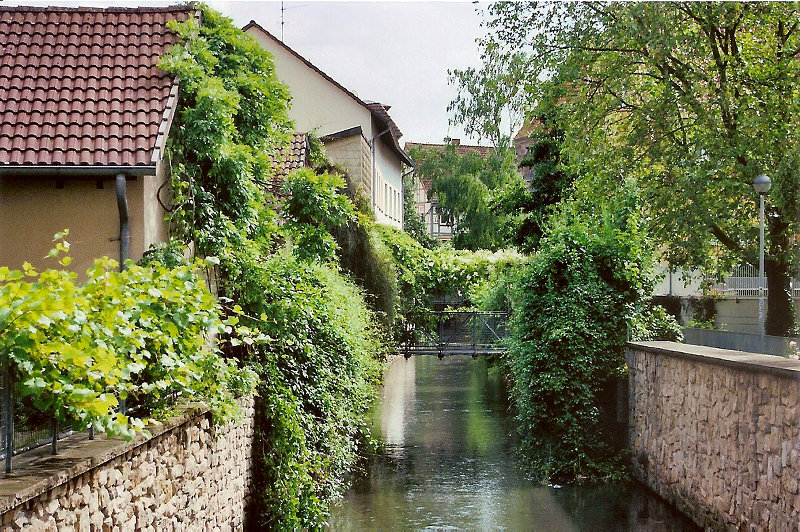 Göttingen Am Leinekanal Blick v.d. Brücke Petrosilienstraße zur Groner Tor Straße 2010