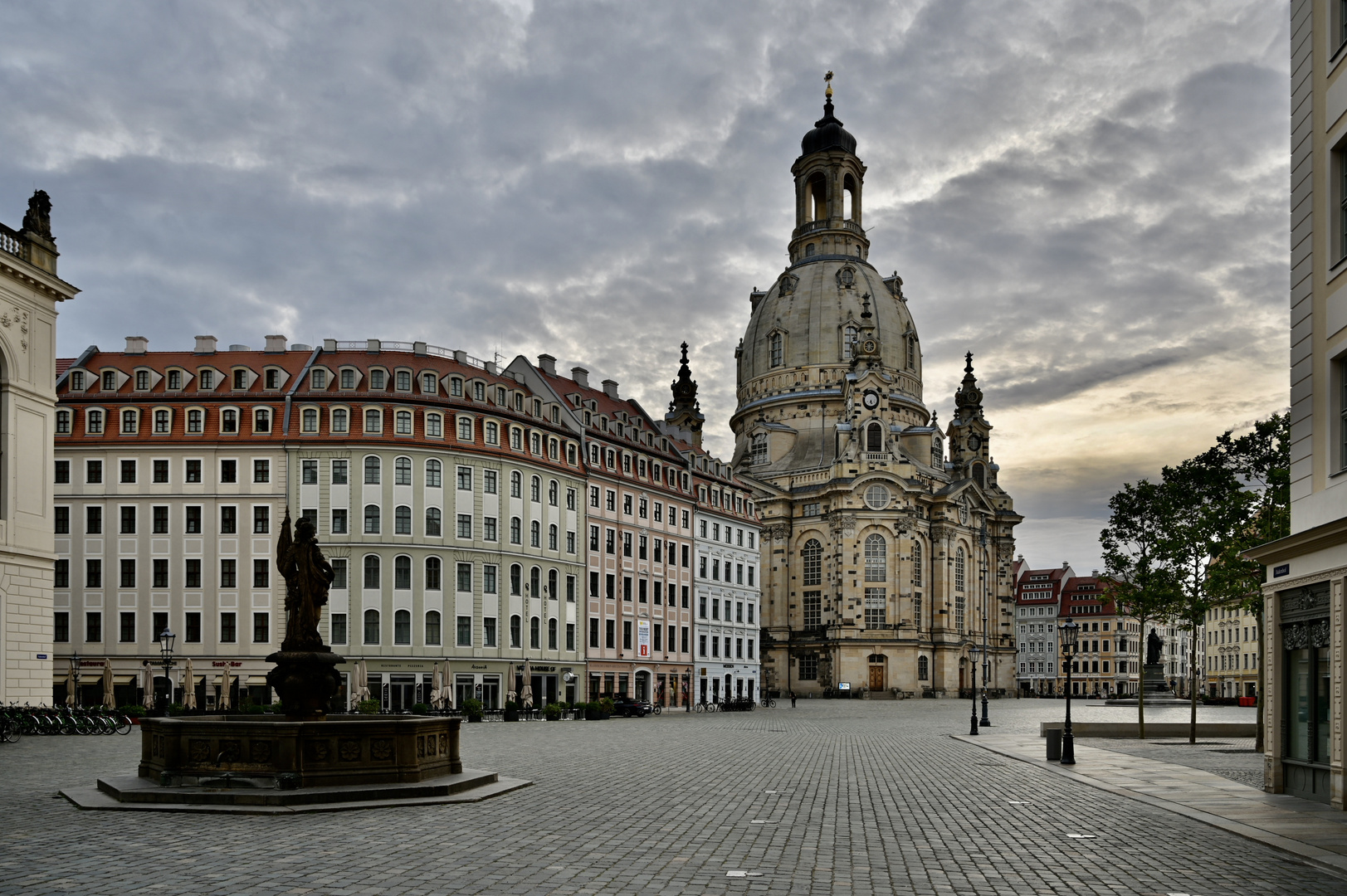 ....göttliche Stille am Morgen / Dresden, neuer Markt