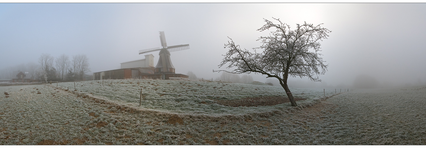 Götzberger Mühle im Dezembernebel