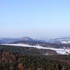 Gohrisch, Festung Königstein und Lilienstein vom Papststein aus gesehen