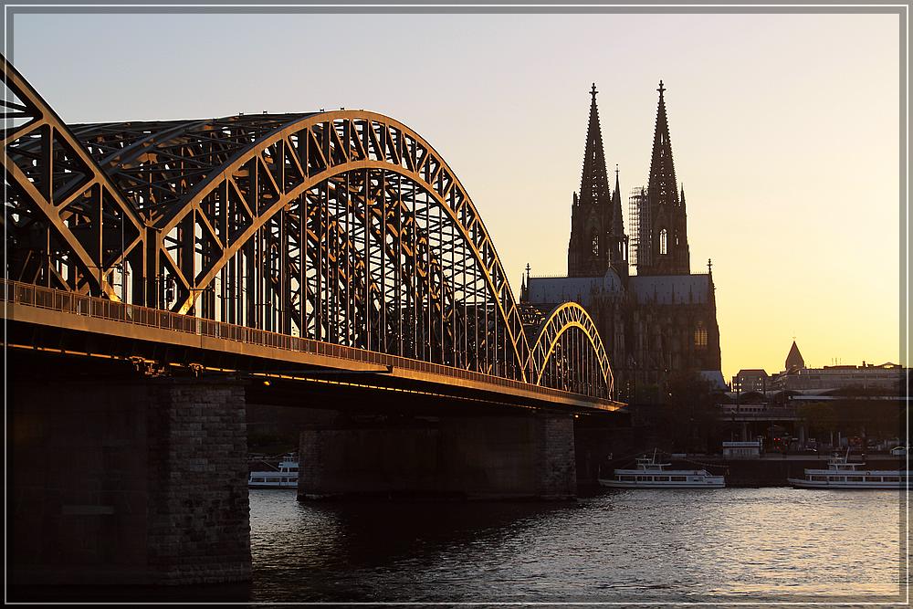 Golden Bridge in Kölle