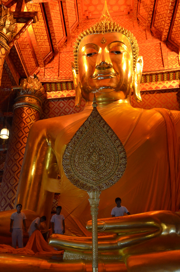 Golden Buddha at Wat Phra Nun Choeng