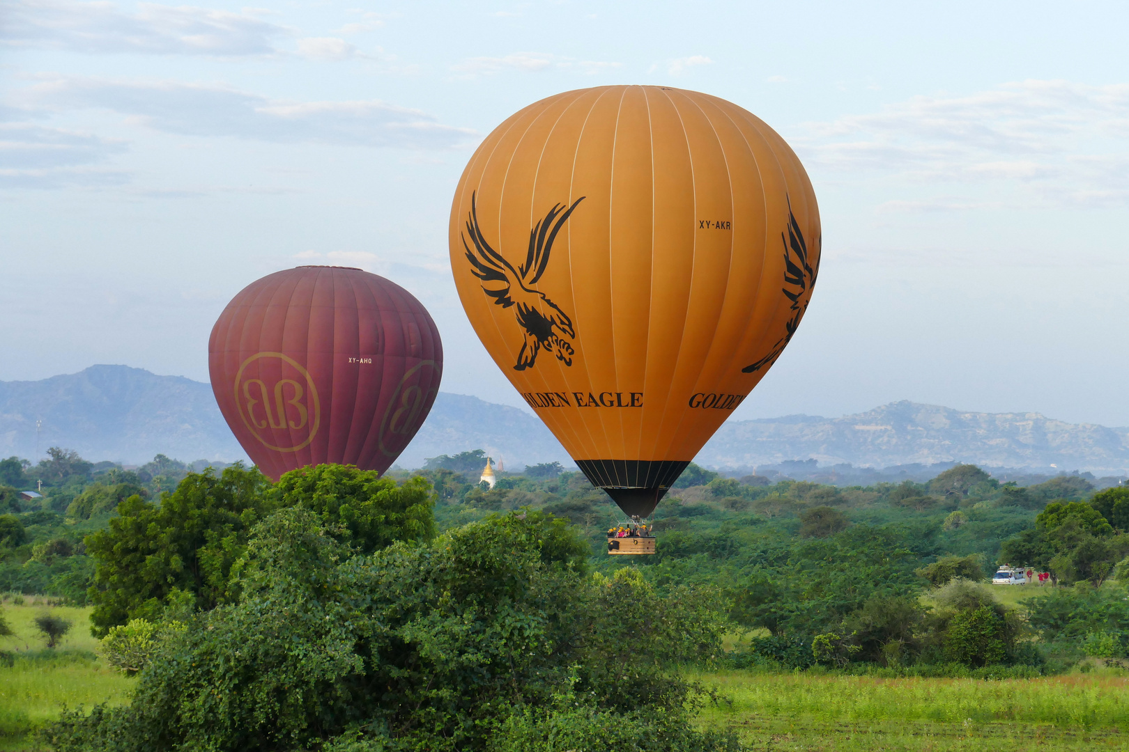 ...Golden Eagle über Bagan...