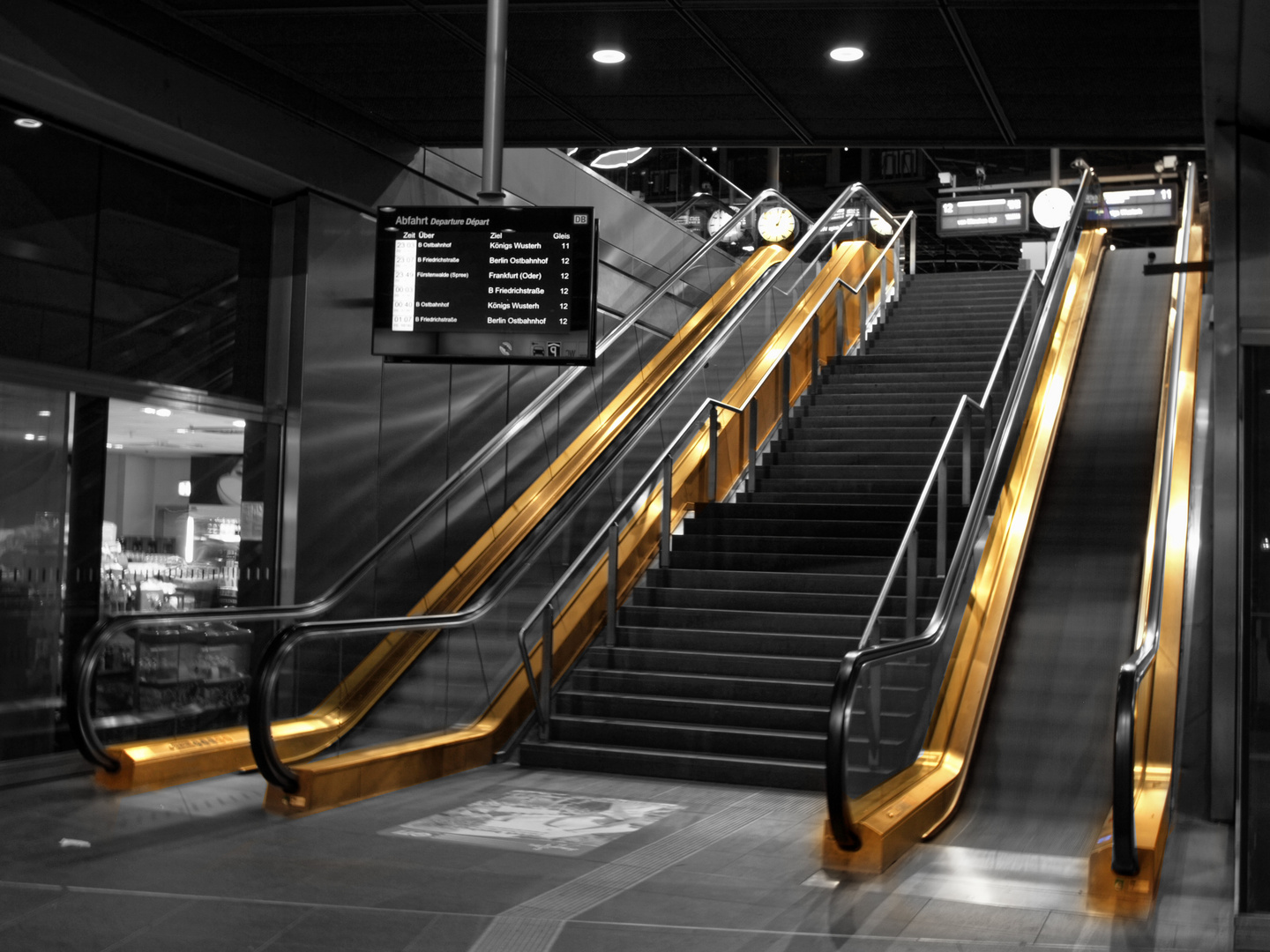 golden escalator